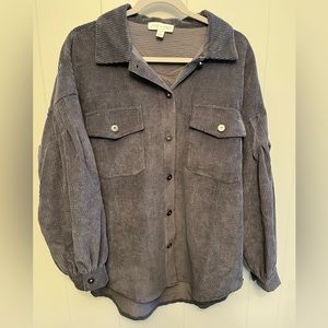 Women’s size Small She+Sky Gray buttoned Shacket with puffy sleeves.